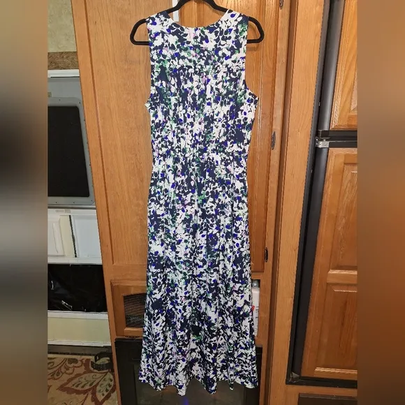 A Banana Republic SL Jaden Floral V-neck sleeveless maxi dress.