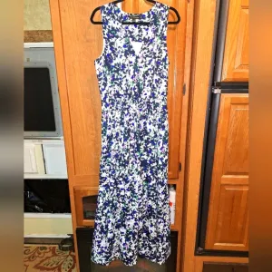 A Banana Republic SL Jaden Floral V-neck sleeveless maxi dress.