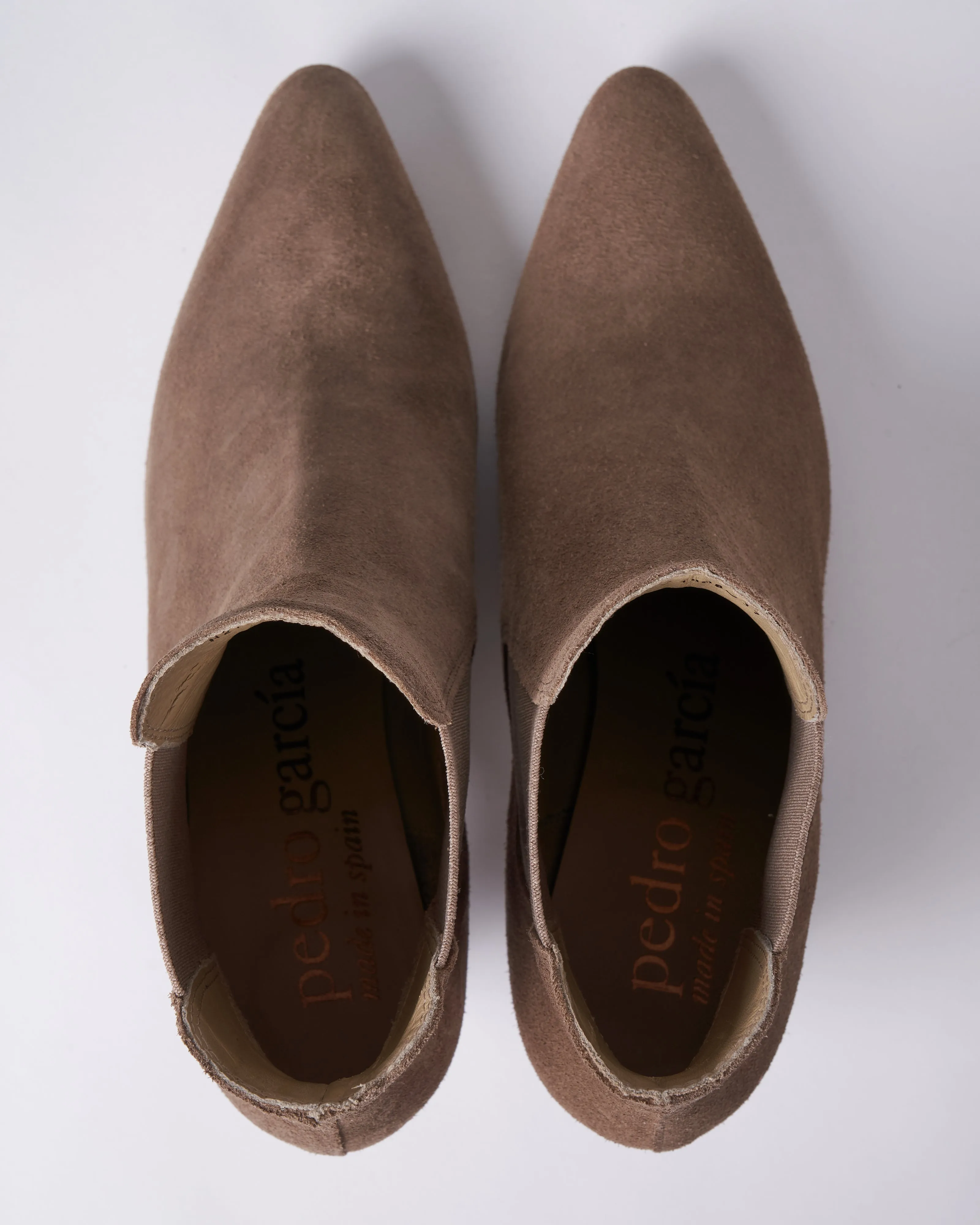 amara-ve_i21 - cumin velour 02