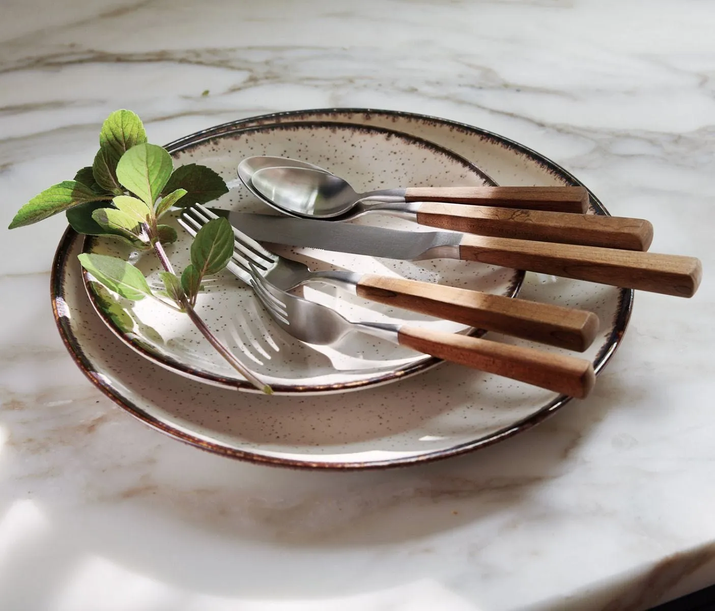 Amaya Dinnerware