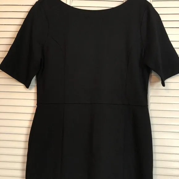 Ann Taylor V-back Black Sheath Dress women’s size 10 NWT