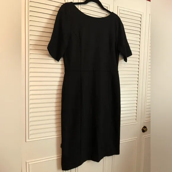 Ann Taylor V-back Black Sheath Dress women’s size 10 NWT