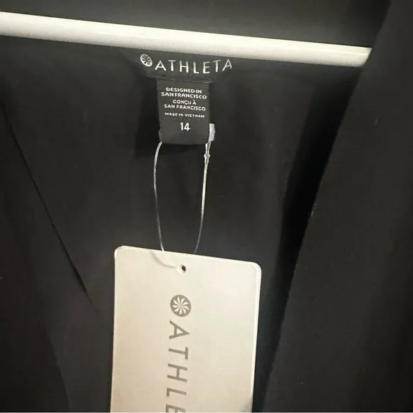 Athleta Avenue Blazer Size 14 Black Jacket with pockets Brand New Business Work