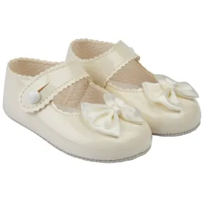 Baby Girls Cream Soft Bottom Shoe