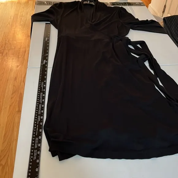 BANANA REPUBLIC size large black faux wrap long sleeve midi dress