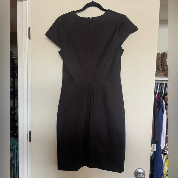 Banana Republic Stretch V-neck Cap-sleeve Detailed Black Dress sz 8 NWT