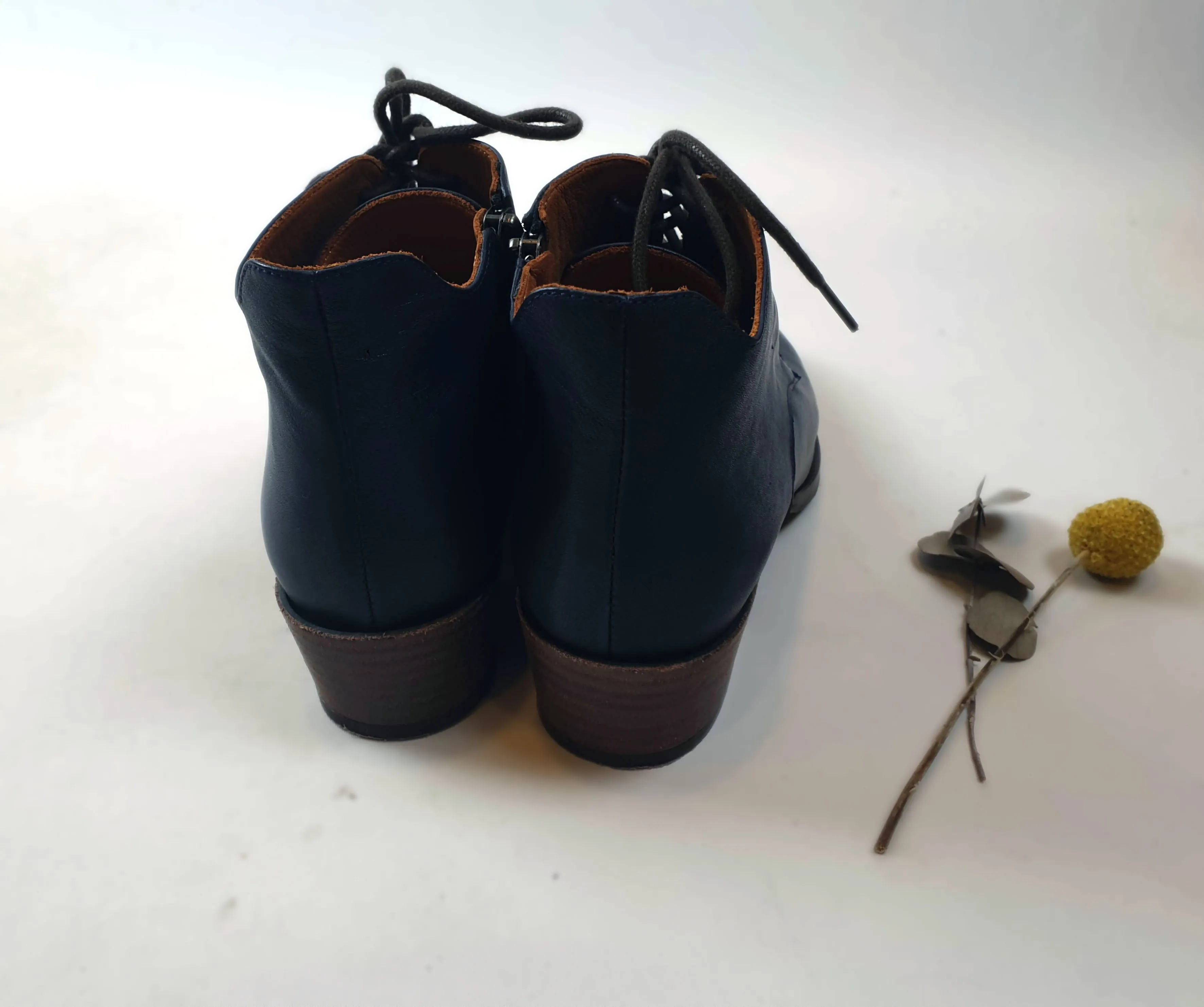Bueno soft navy leather lace up boots size 40