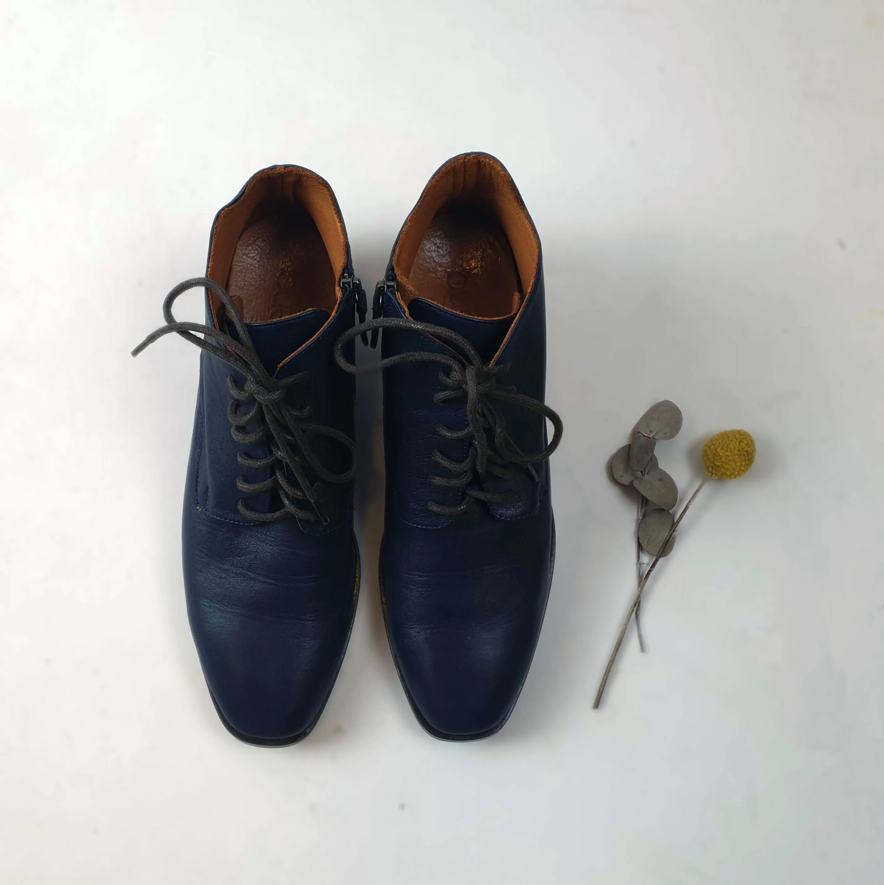 Bueno soft navy leather lace up boots size 40