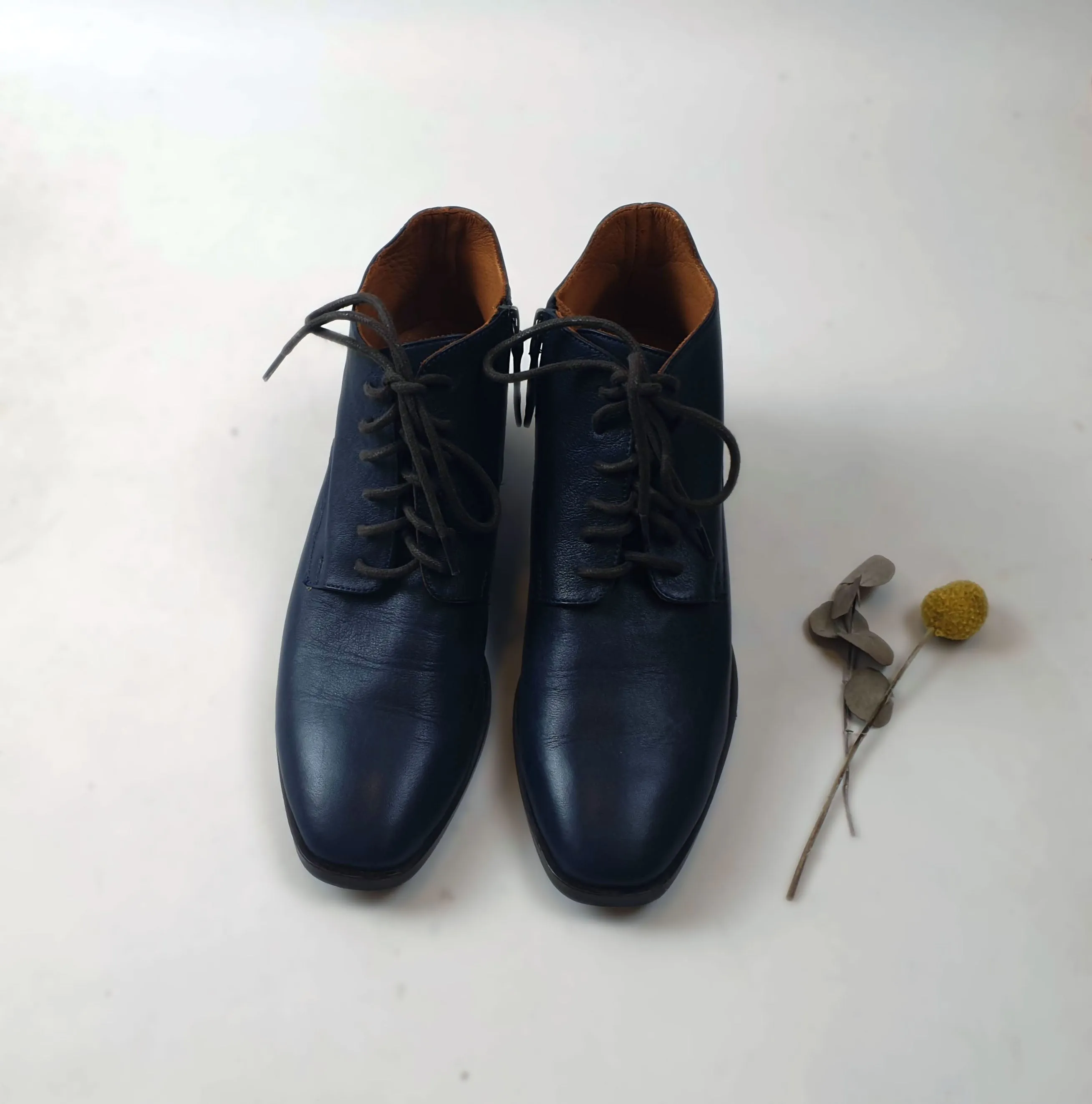 Bueno soft navy leather lace up boots size 40