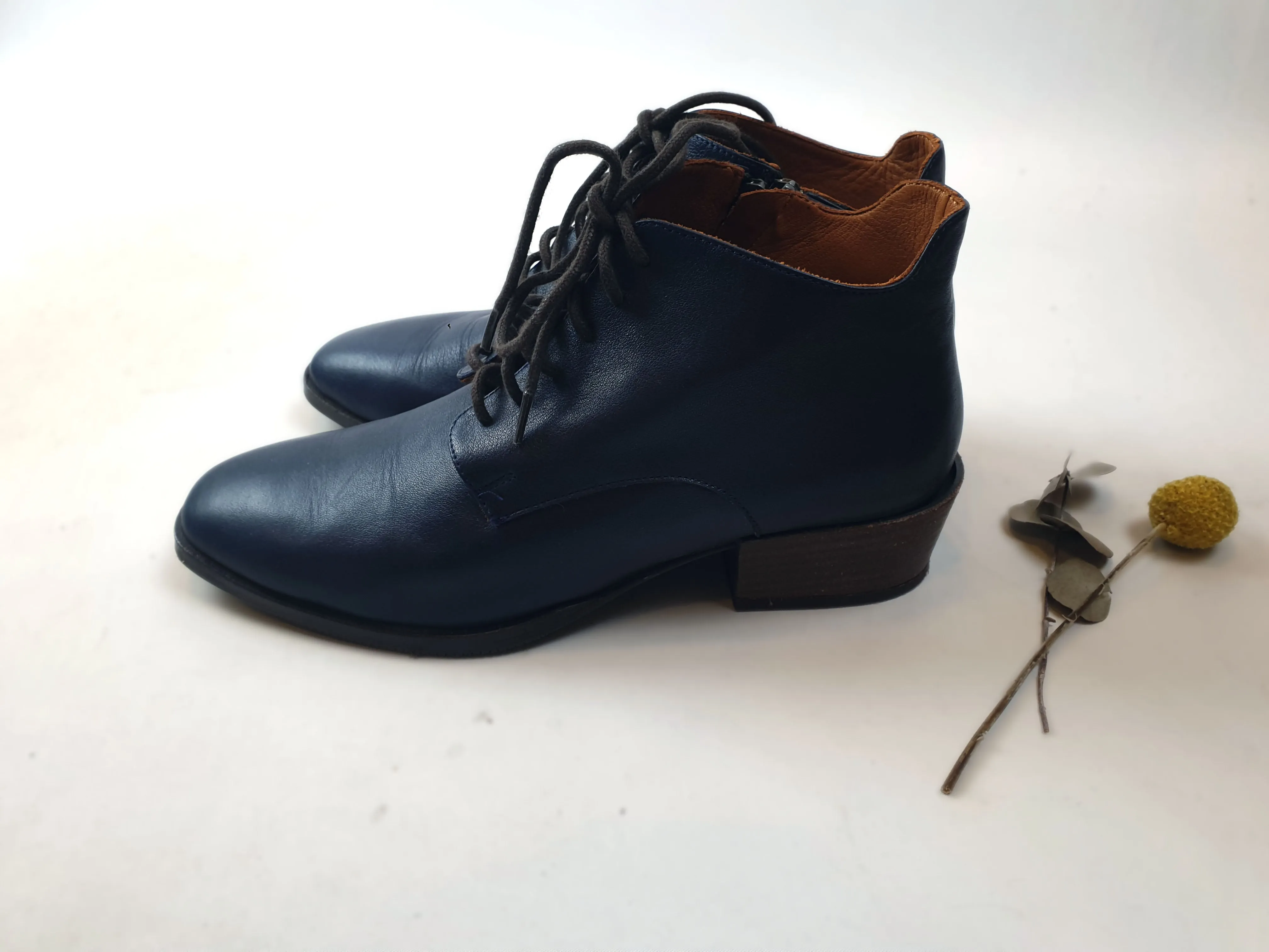 Bueno soft navy leather lace up boots size 40