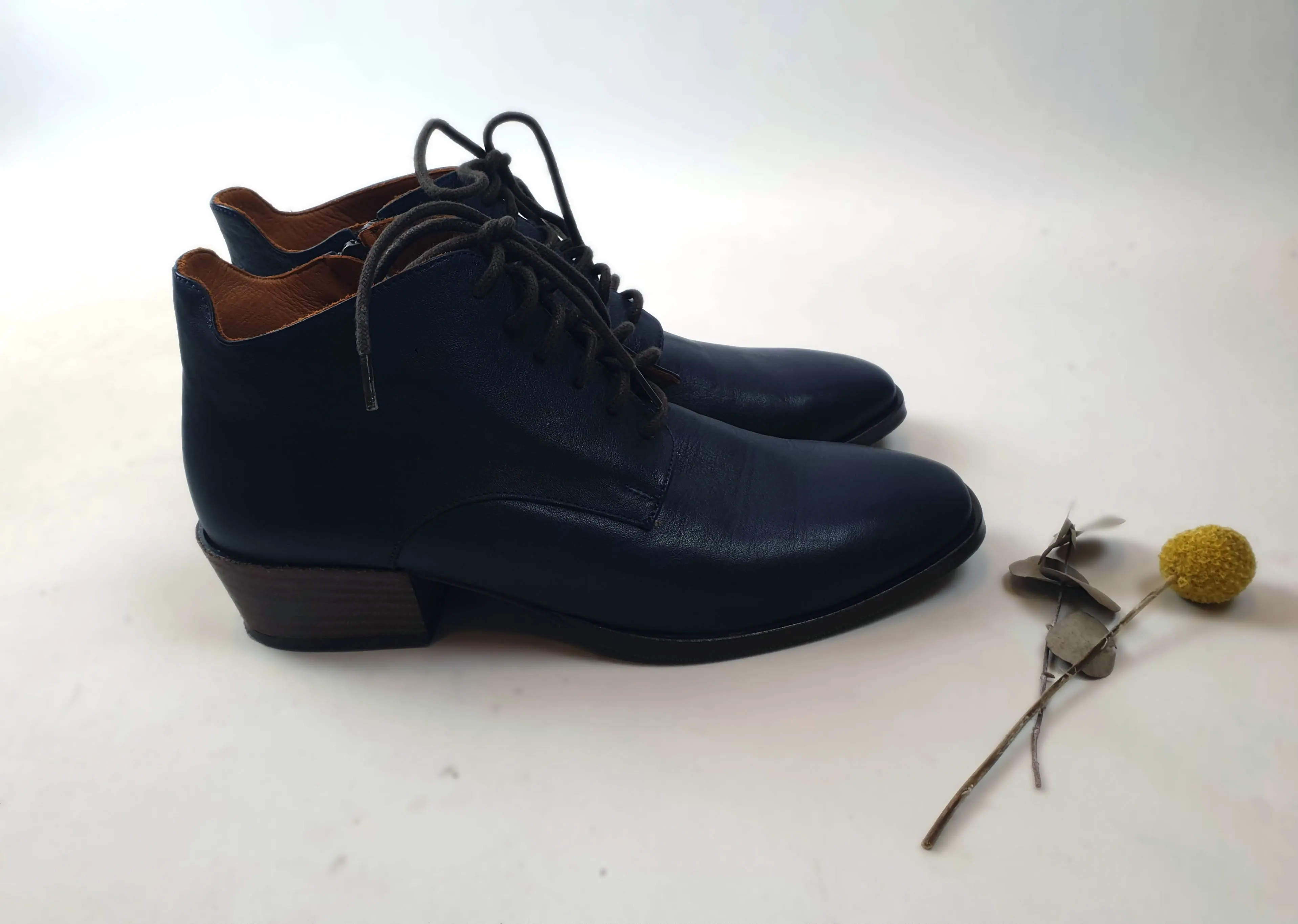 Bueno soft navy leather lace up boots size 40
