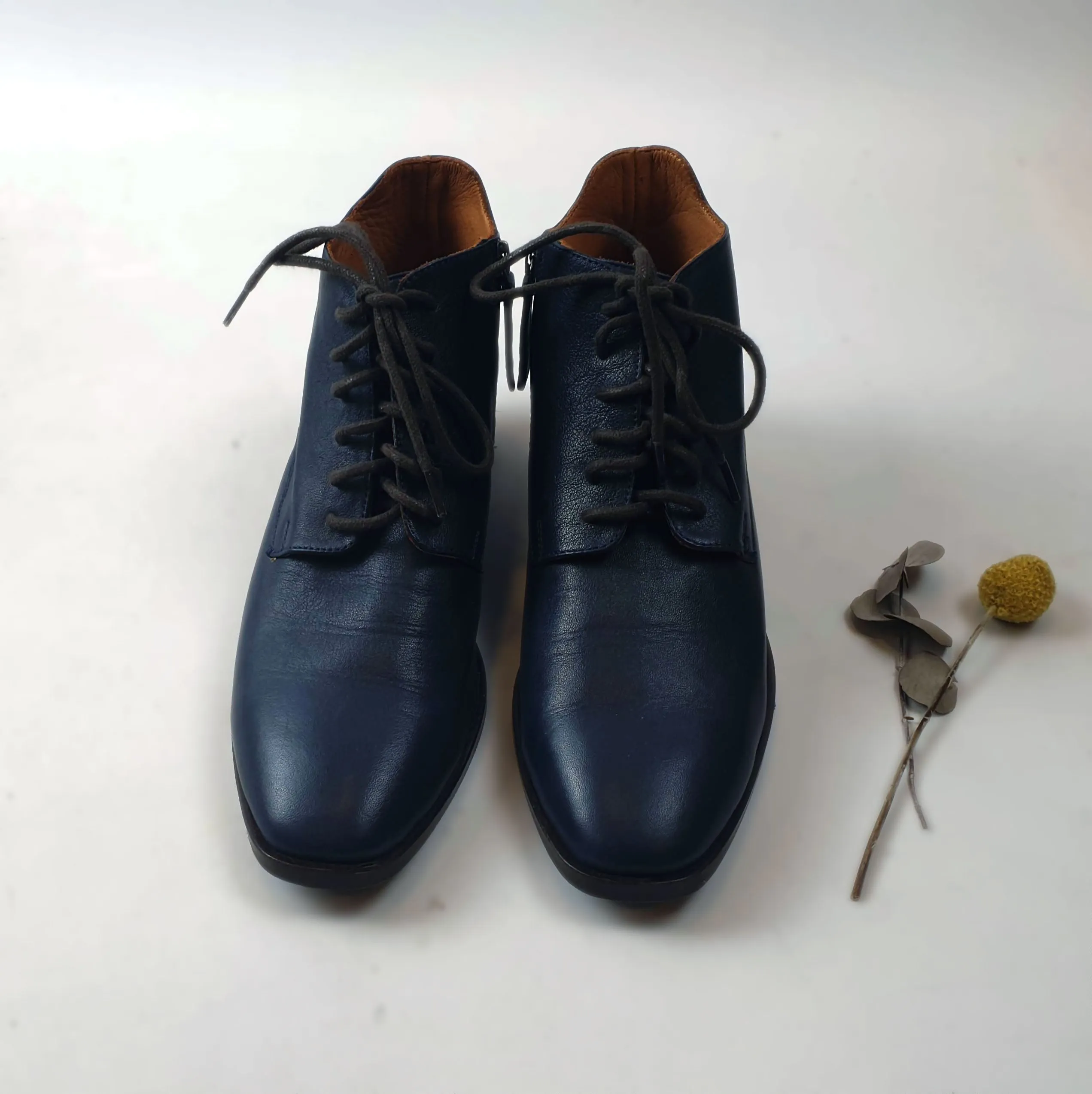 Bueno soft navy leather lace up boots size 40