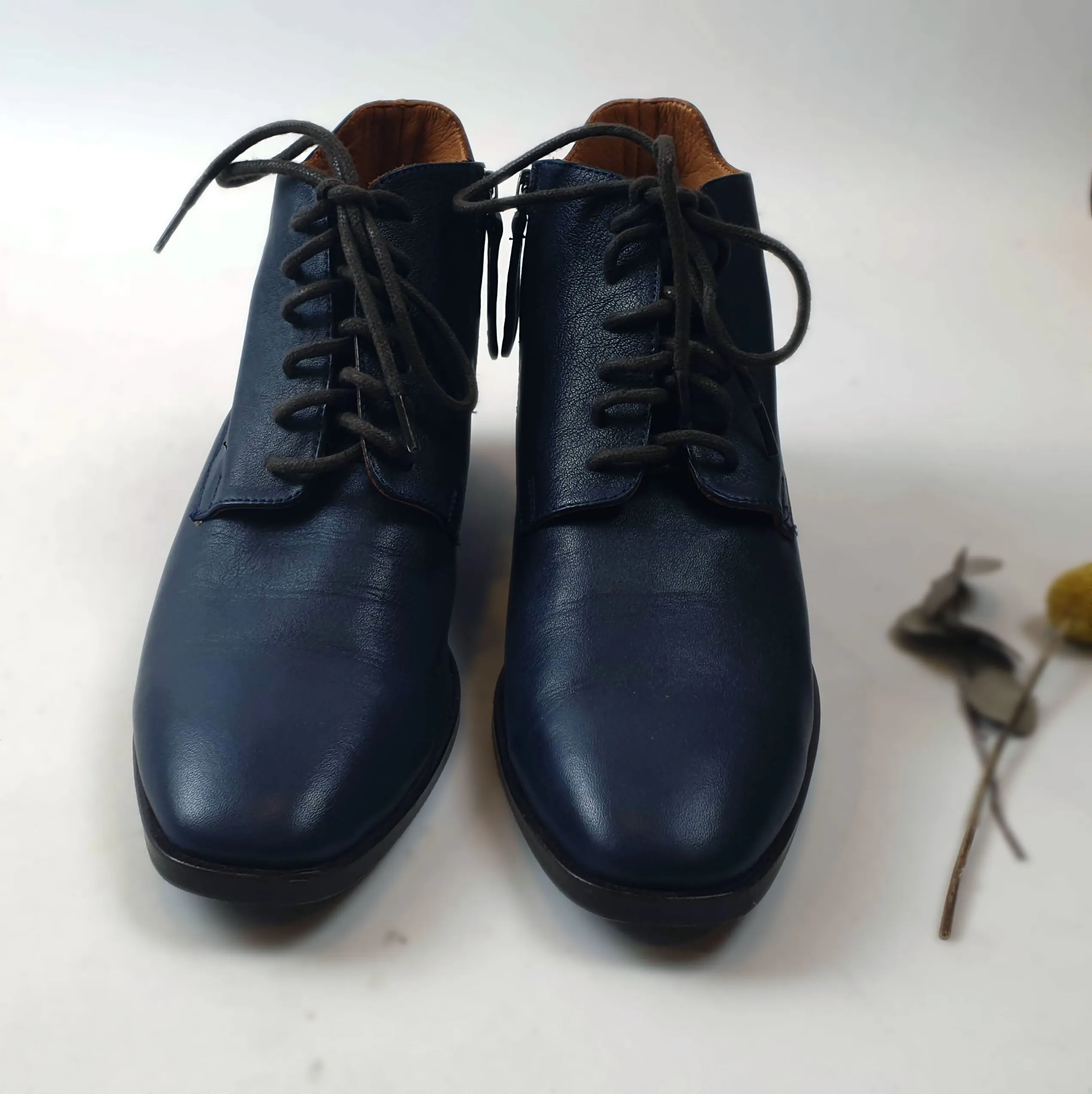 Bueno soft navy leather lace up boots size 40