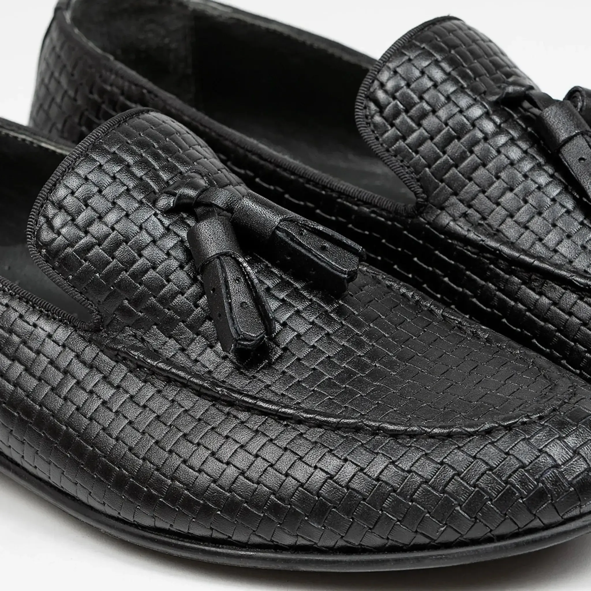 Burnished Tassel Loafers Black