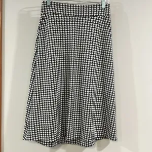 Cabi - 6, black and white houndstooth midi skirt, a line