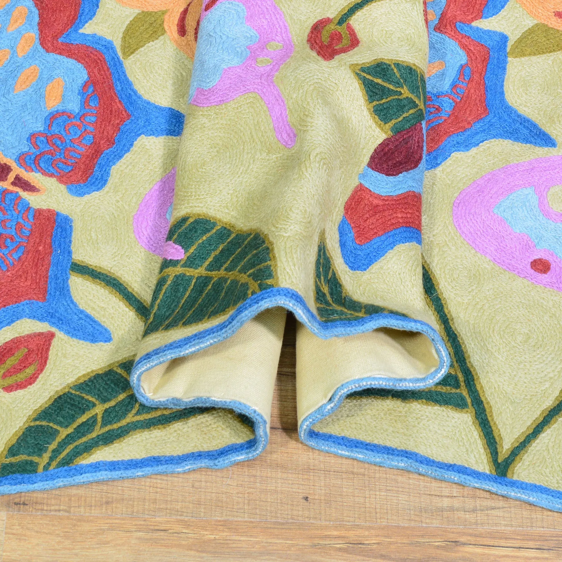 Chain-Stitched Butterfly Design Handmade Wool Rug (Size 4.0 X 6.0) Brrsf-912