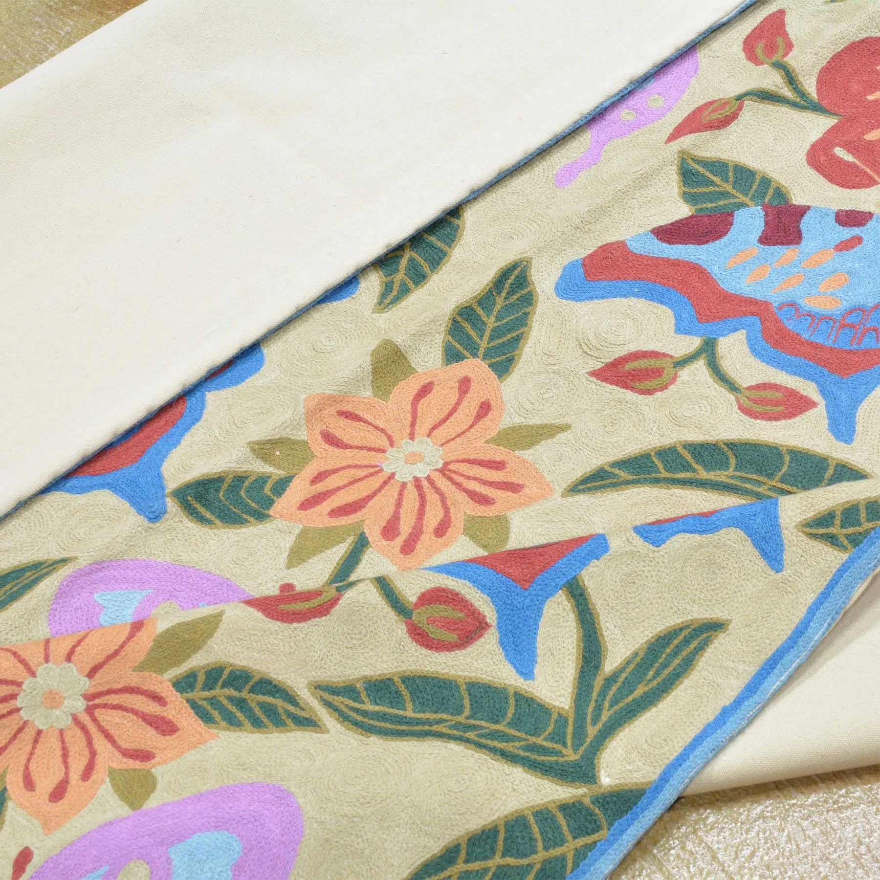 Chain-Stitched Kashmir Butterfly Handmade Wool Rug (Size 4.0 X 6.0) Brrsf-921