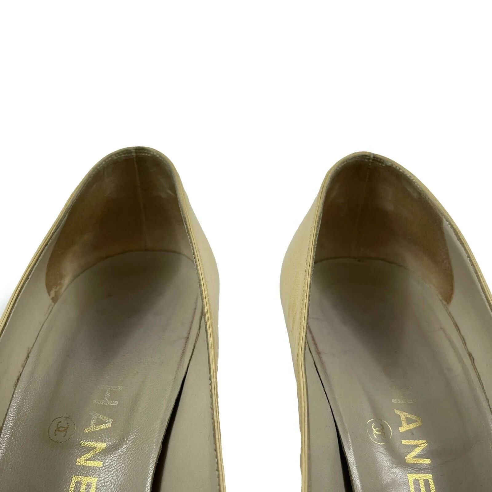 CHANEL - Leather CC Pointed Toe Pumps - Beige - 39 US 9