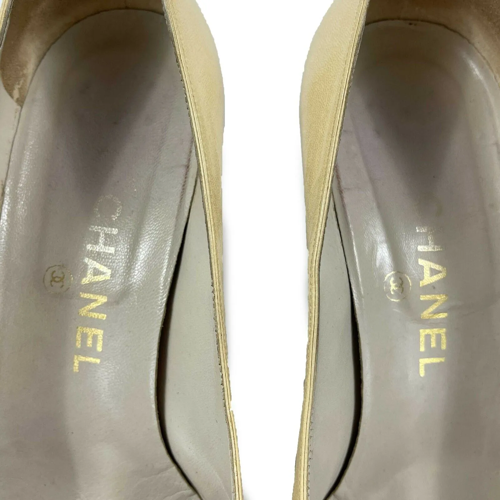 CHANEL - Leather CC Pointed Toe Pumps - Beige - 39 US 9