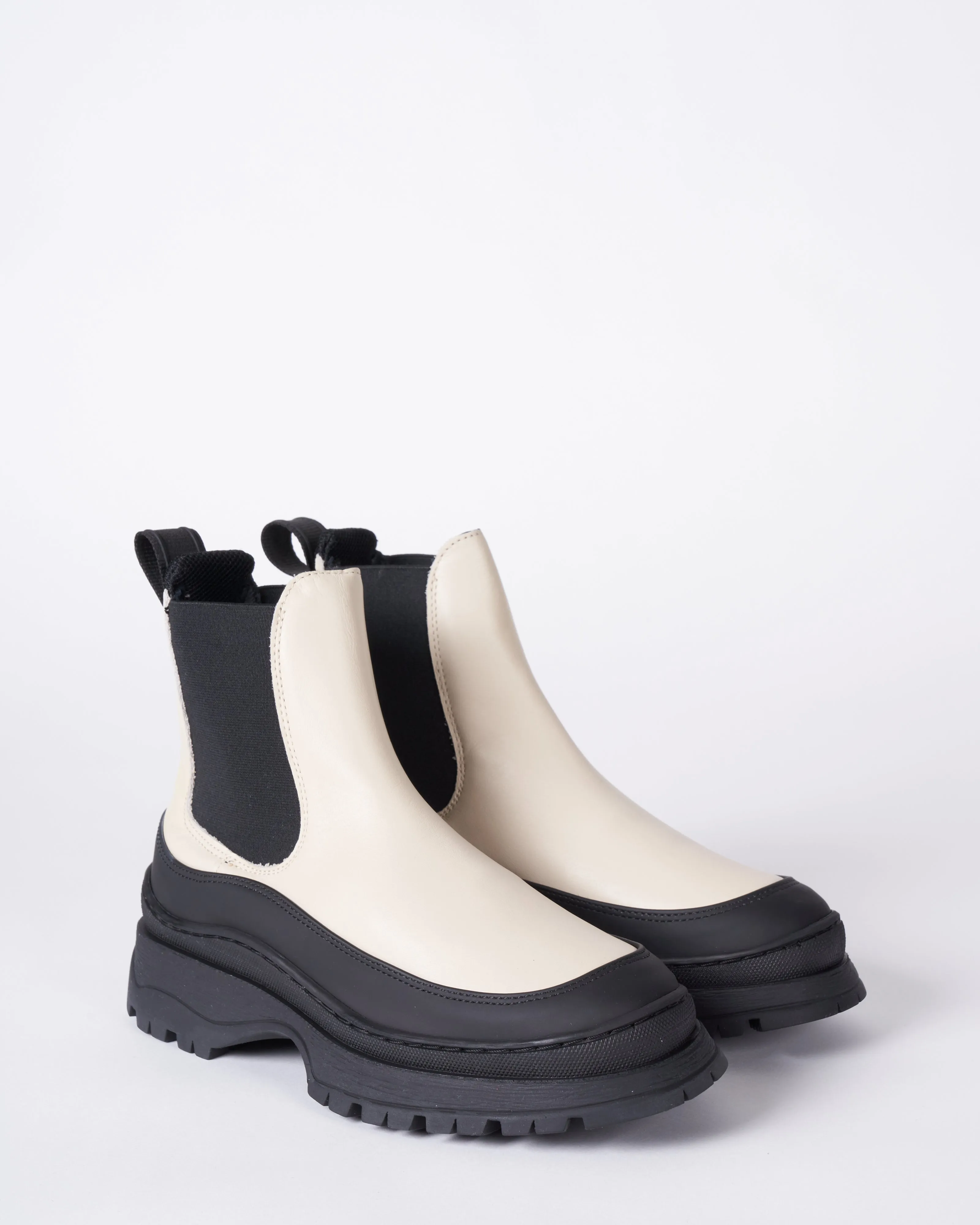 chelsea - short lug sole boot