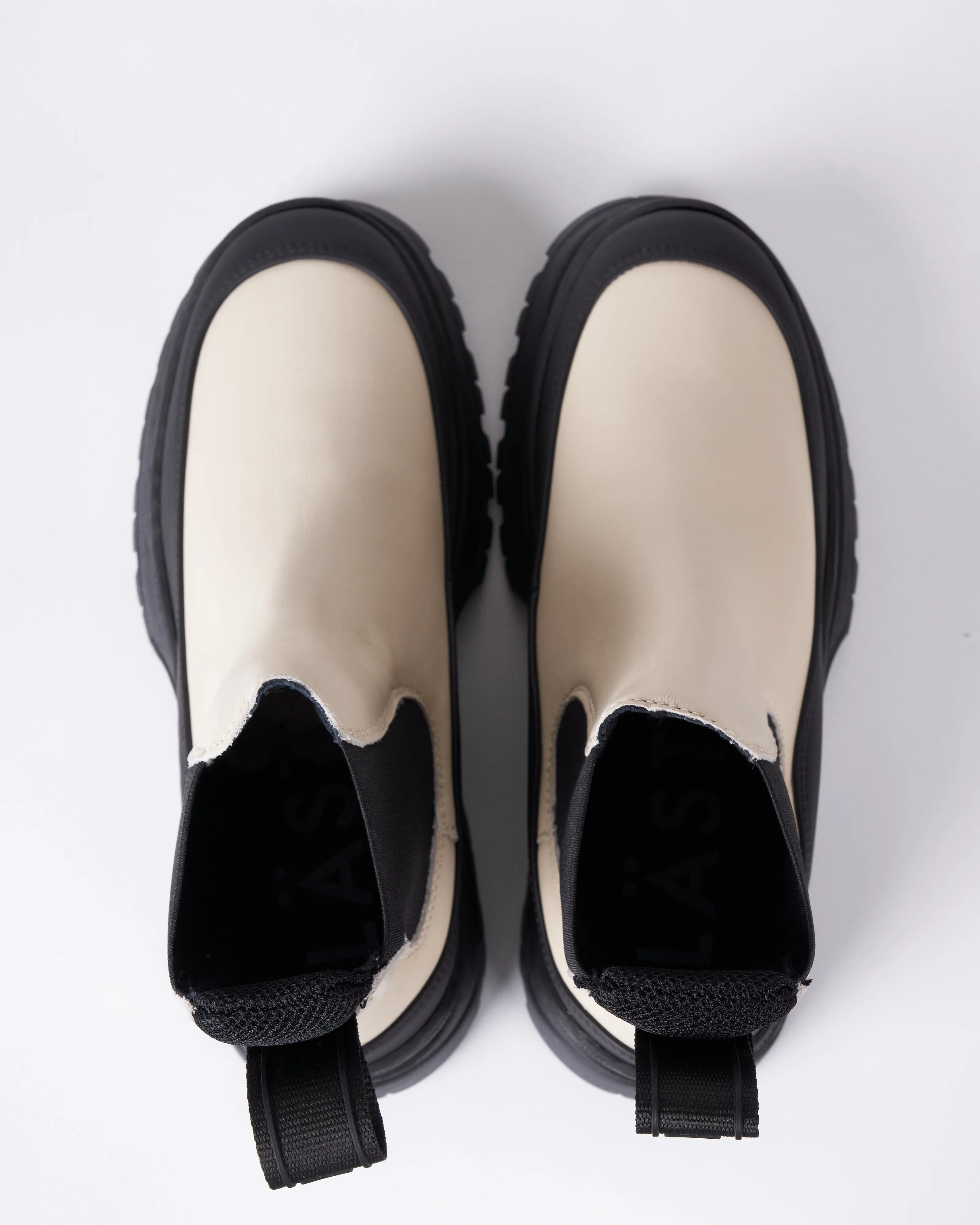 chelsea - short lug sole boot