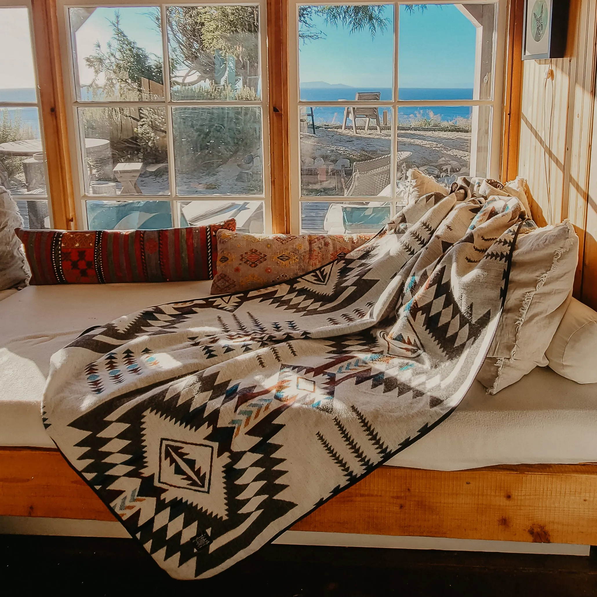 Cuenca Aztec Reversible Blanket  //  Grey/Teal/Red