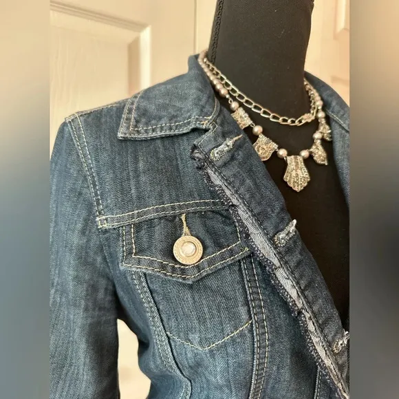 DRESSBARN ~ Women’s 3/4 sleeve jeweled buttons w/pockets blue jean jacket size S