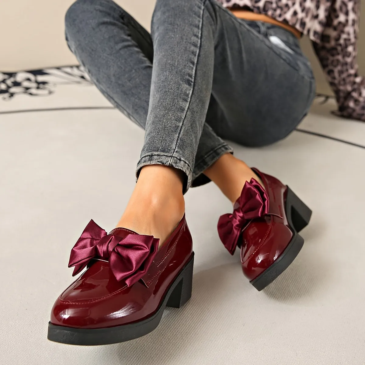 Fashionable Chunky-Heeled Flats with Bow