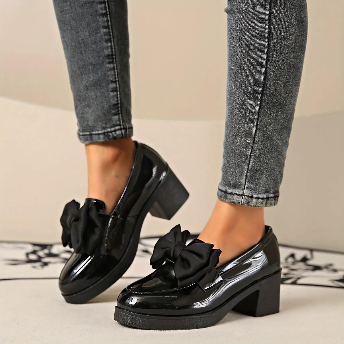 Fashionable Chunky-Heeled Flats with Bow