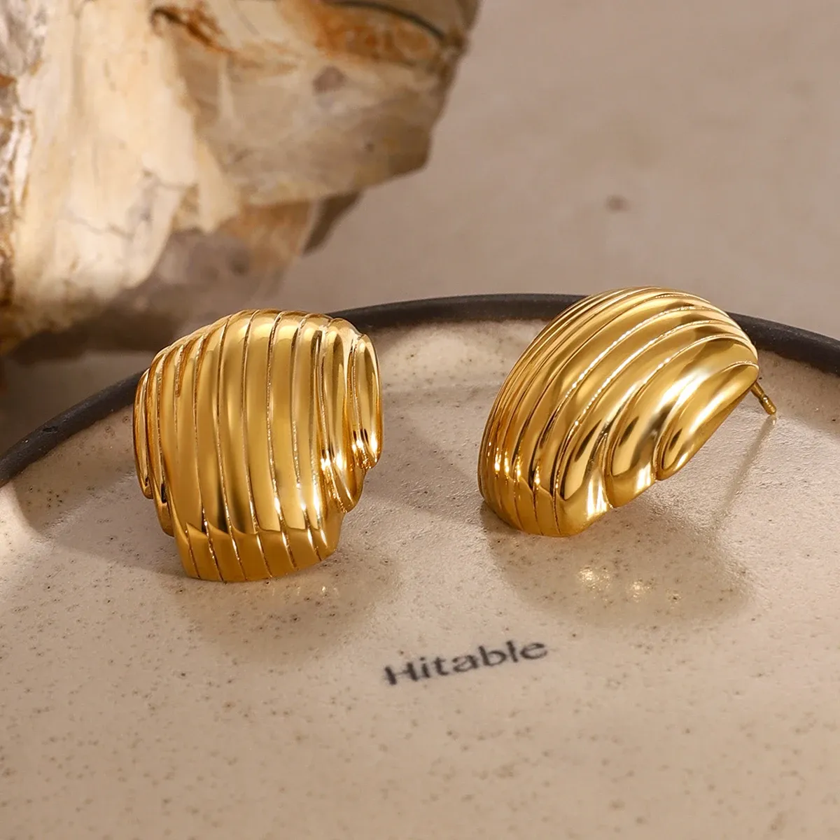 Geometric Minimalist Vertical Pleated Hollow Half Round Earrings