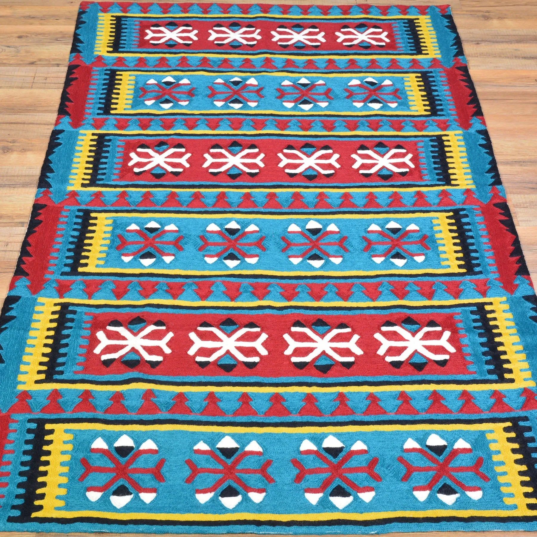 Hand-Woven Kashmiri Chain-Stitched Handmade Wool Rug (Size 2.11 X 5.1) Cwral-9294