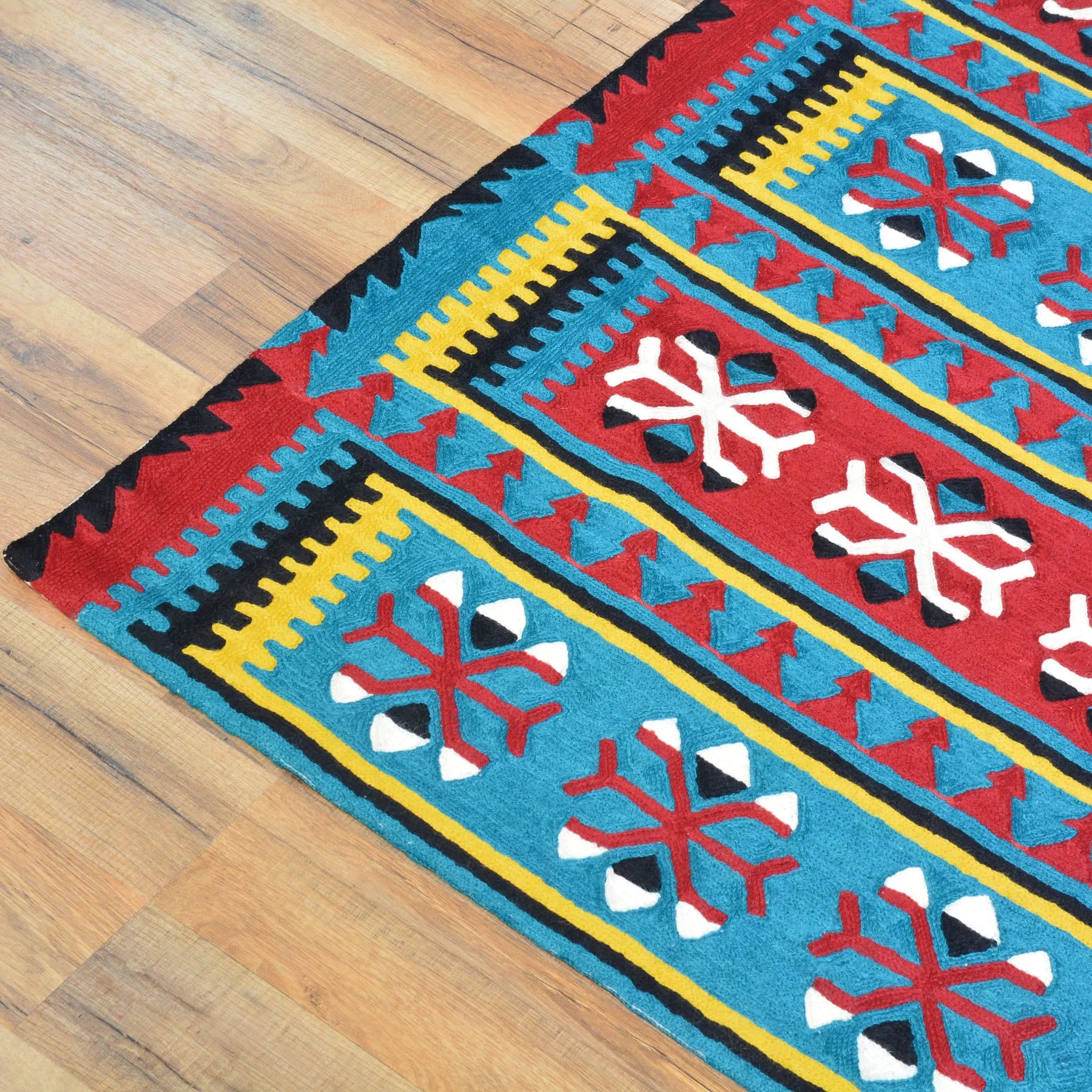 Hand-Woven Kashmiri Chain-Stitched Handmade Wool Rug (Size 2.11 X 5.1) Cwral-9294