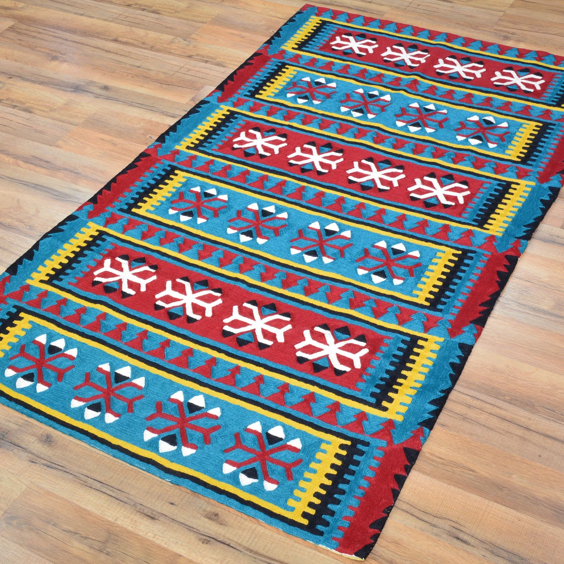 Hand-Woven Kashmiri Chain-Stitched Handmade Wool Rug (Size 2.11 X 5.1) Cwral-9294