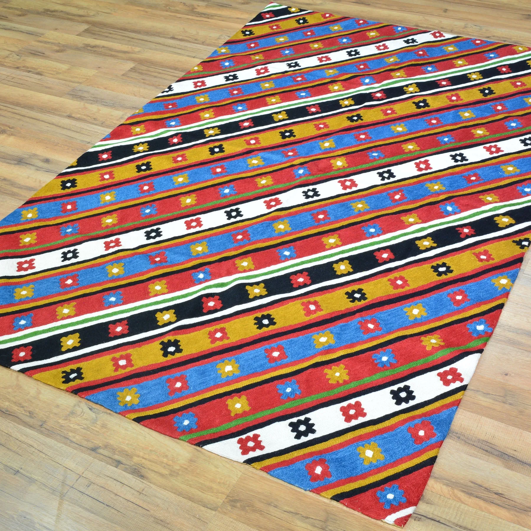 Hand-Woven Kashmiri Chain-Stitched Handmade Wool Rug (Size 3.11 X 5.11) Cwral-9297
