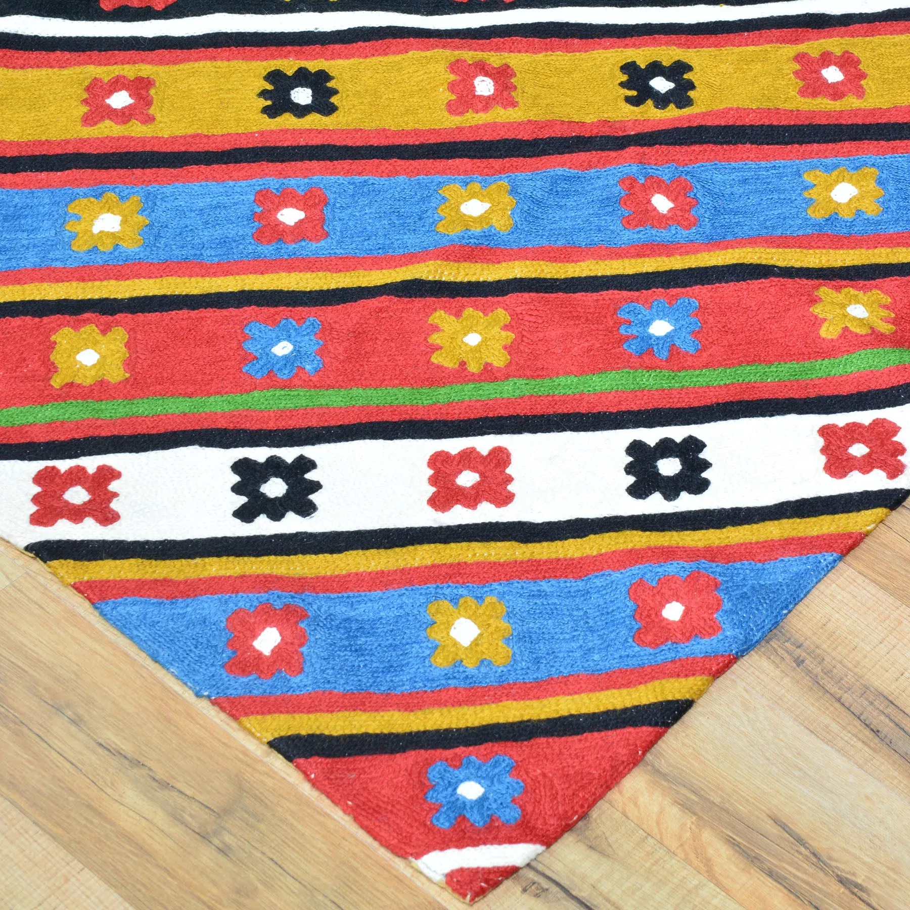 Hand-Woven Kashmiri Chain-Stitched Handmade Wool Rug (Size 3.11 X 5.11) Cwral-9297