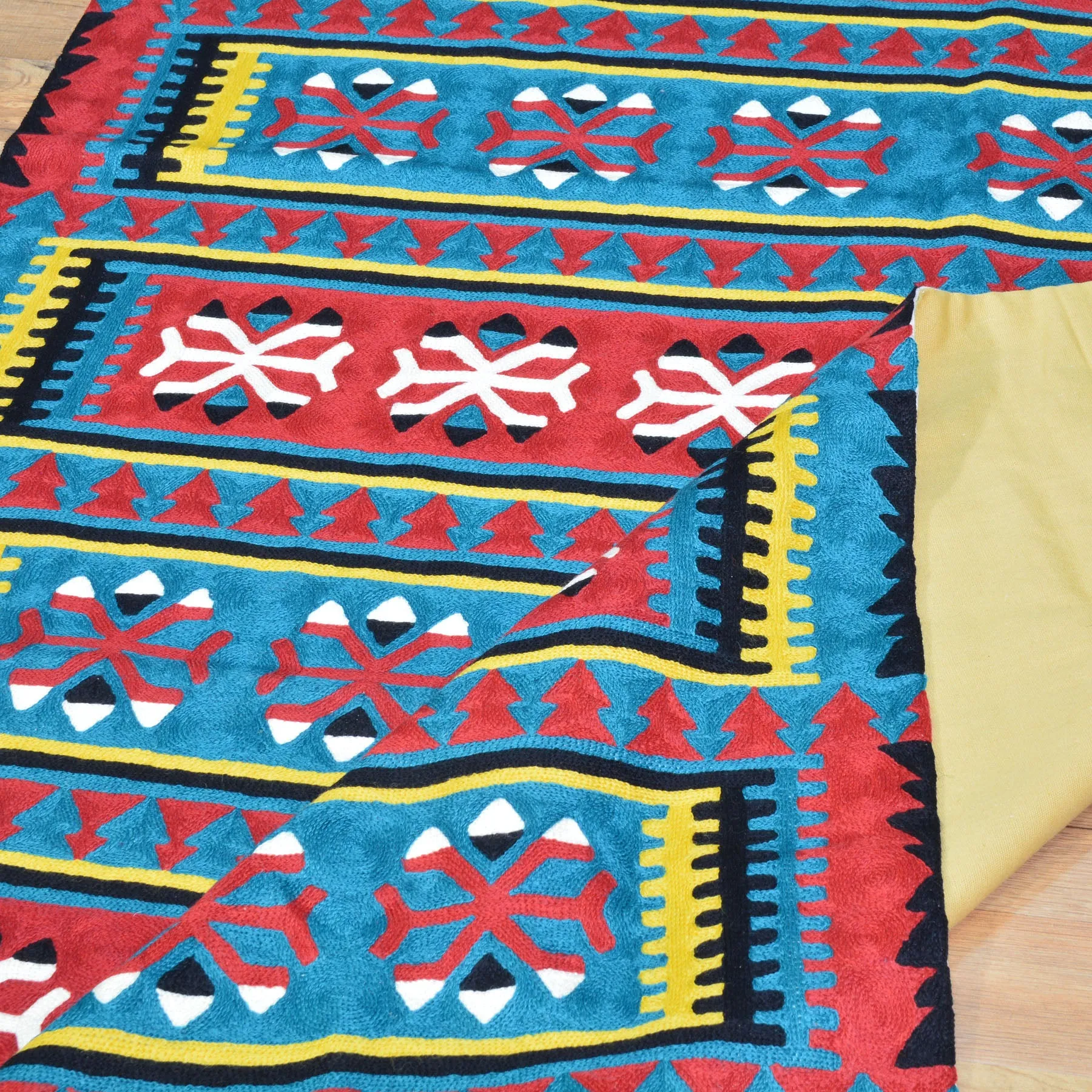 Hand-Woven Kashmiri Chain-Stitched Handmade Wool Rug (Size 3.11 X 6.0) Cwral-9291