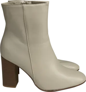 Ideal shoes Cream Round Toe Stacked Heel Ankle Boots UK 6 EU 39 👠