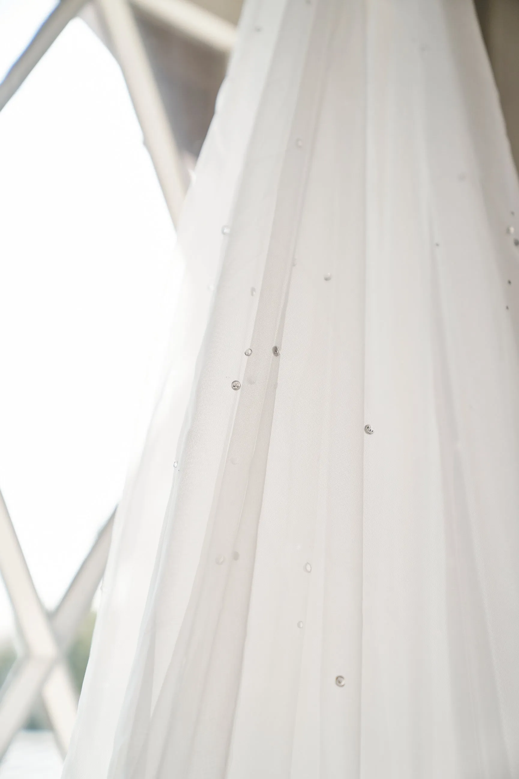 Ivory Dew Drop Wedding Veil, Sofia Richie Resin Droplet