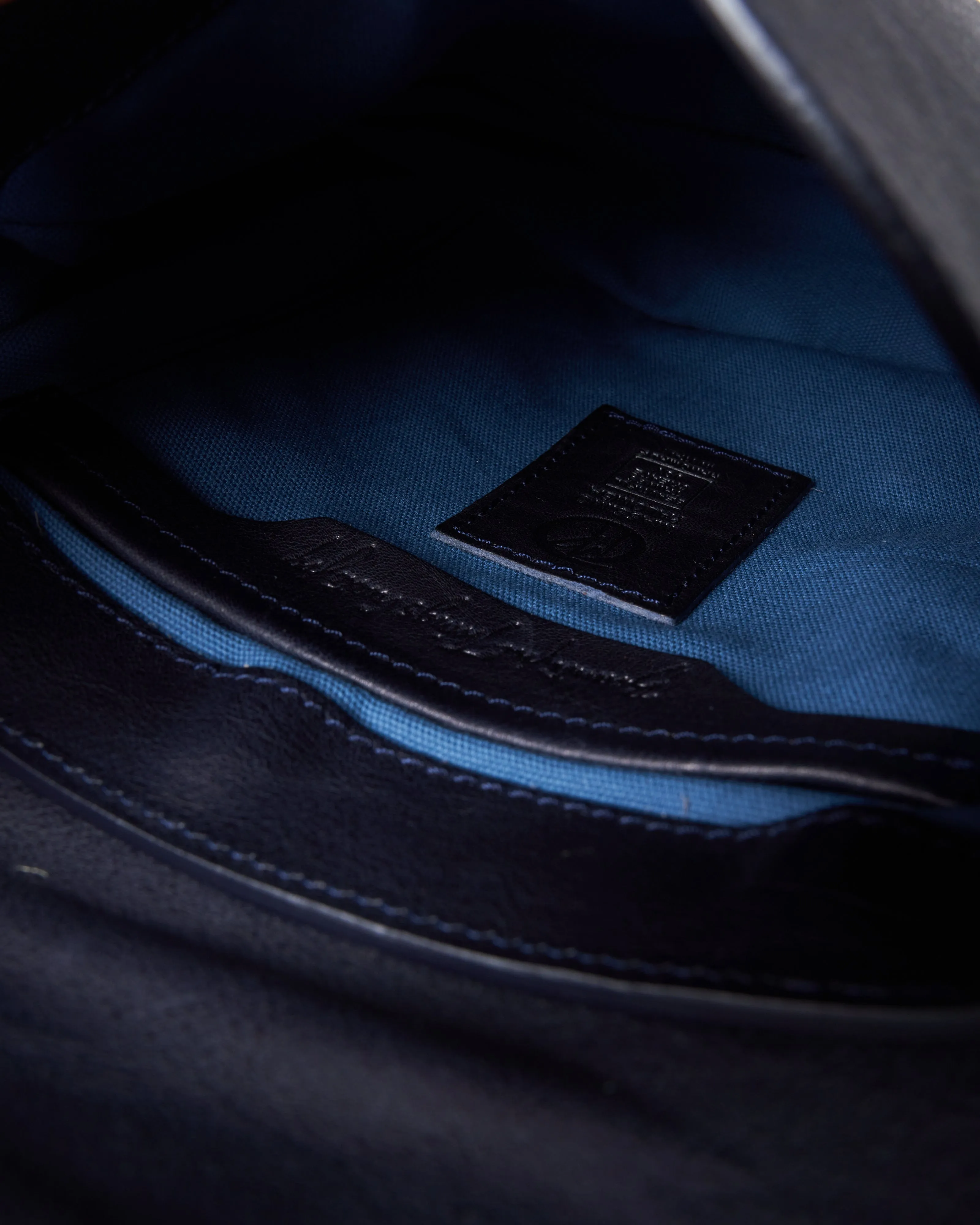 jude derby crossbody - navy leather