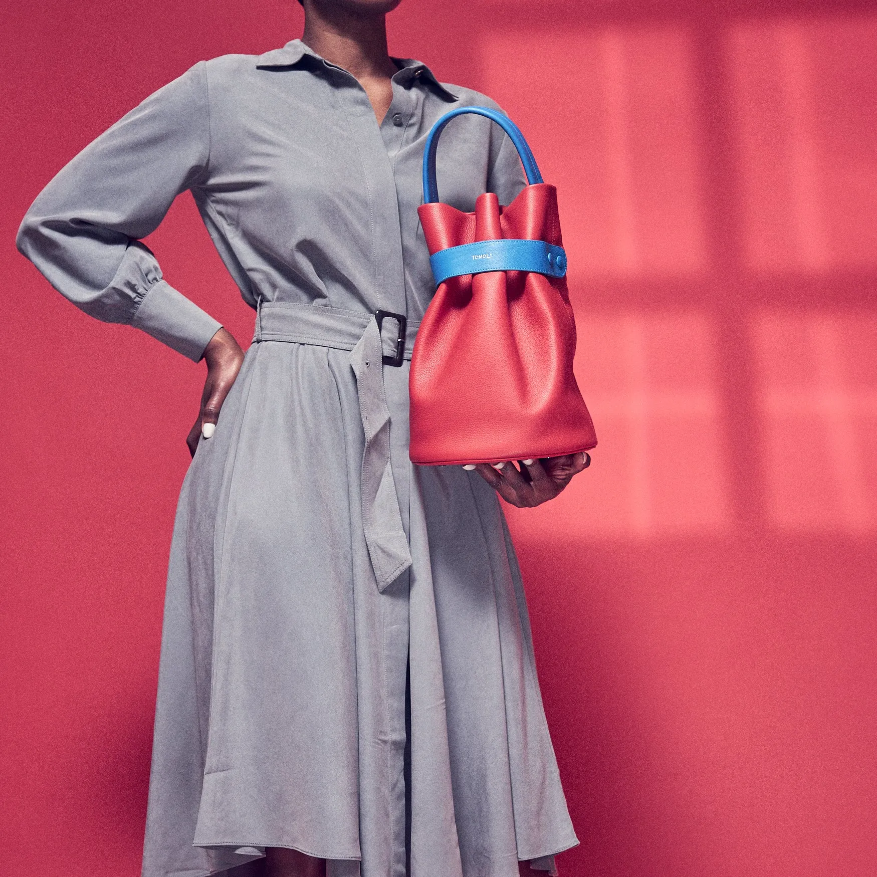 la bourse belted leather bucket bag - sky red
