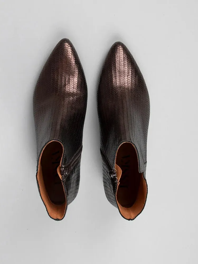 LEISEL BOOTS IN DARK BROWN