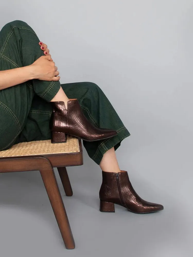 LEISEL BOOTS IN DARK BROWN