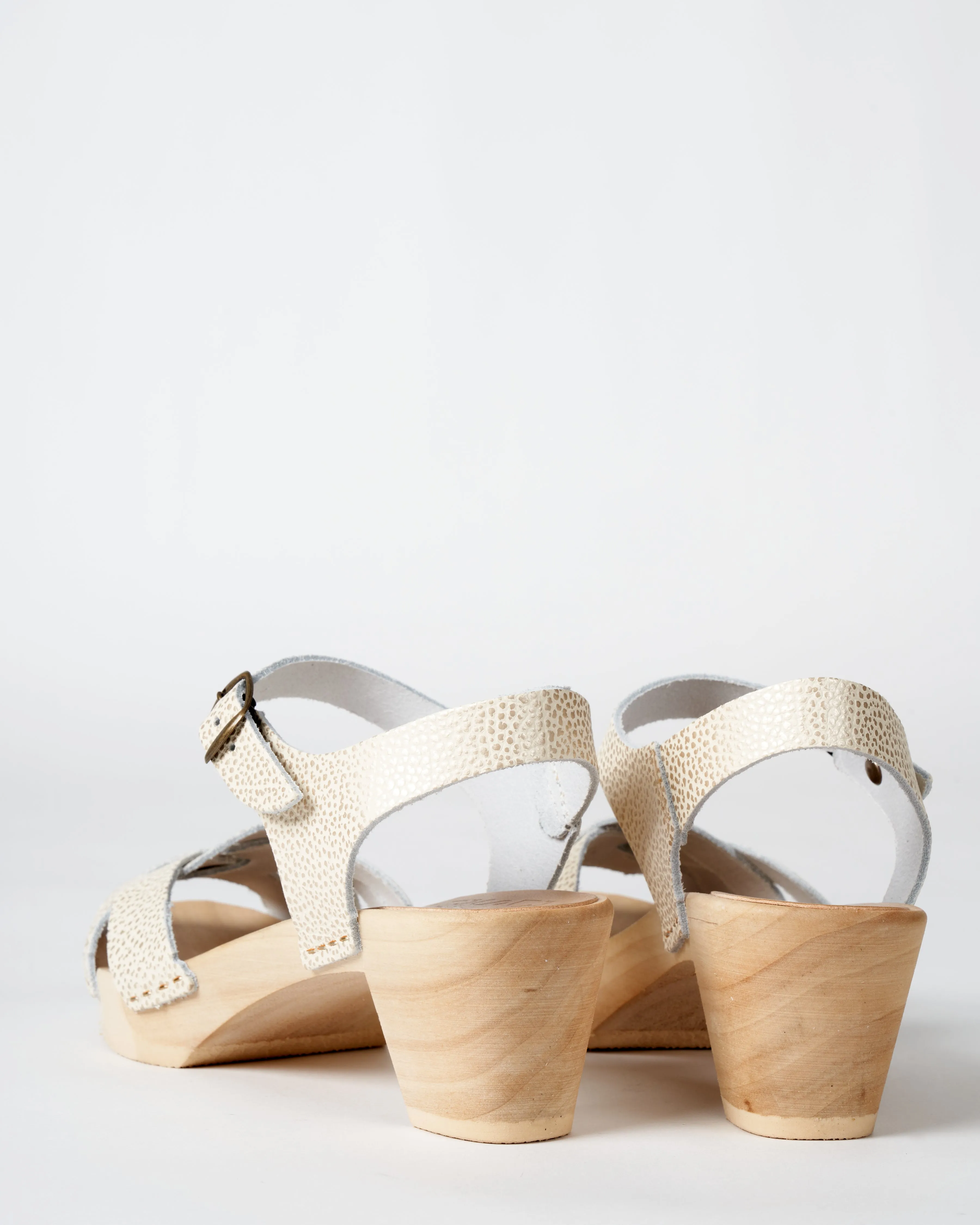low heel clog - metal grain or