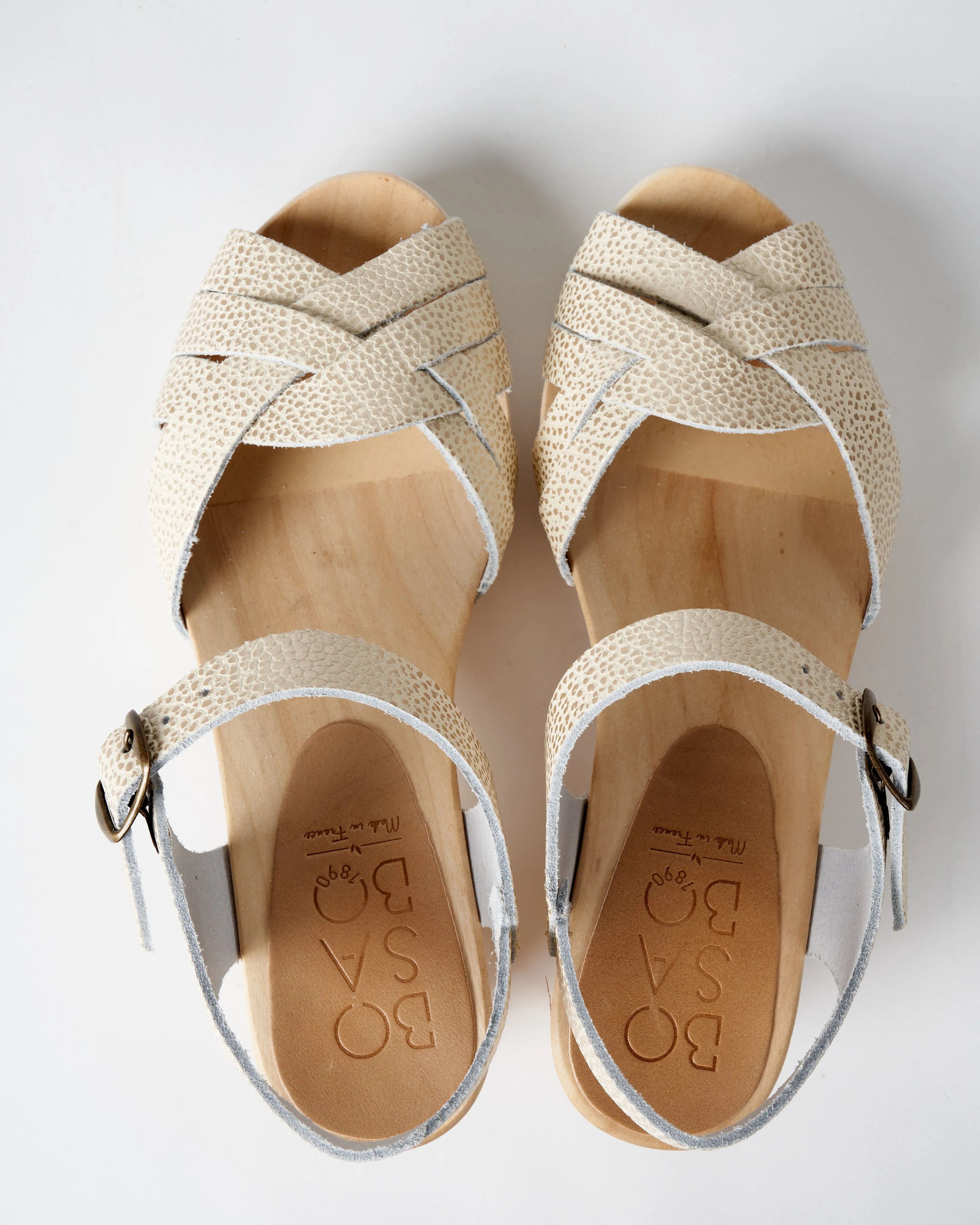 low heel clog - metal grain or