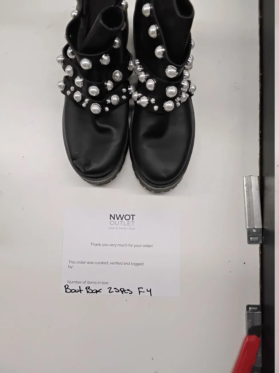 Luxury Fashion Retailer | Premium Boots | Shelf Pulls & Returns | 25 Pieces | Small Box #F-4