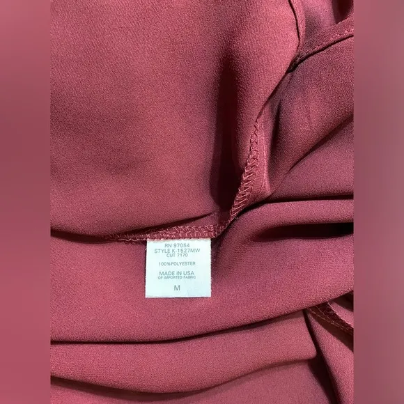 NWT KRISA LONG SLEEVE VNECK LINDED MIDI DRESS IN WINE SIZE MEDIUM