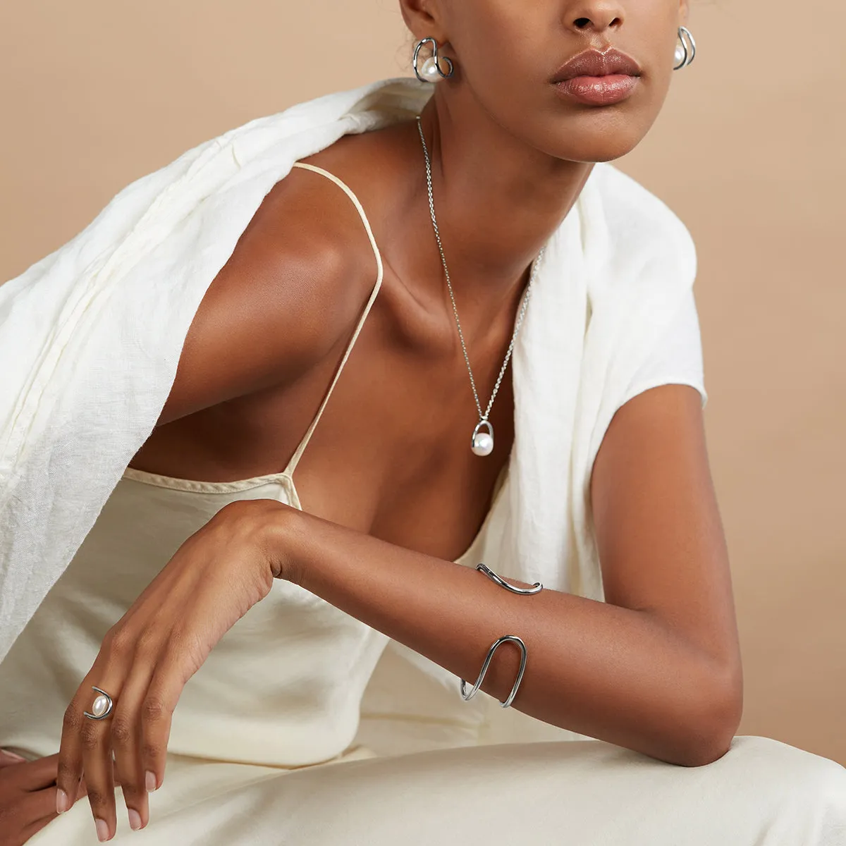 Pearl Swerve Earrings in Silver