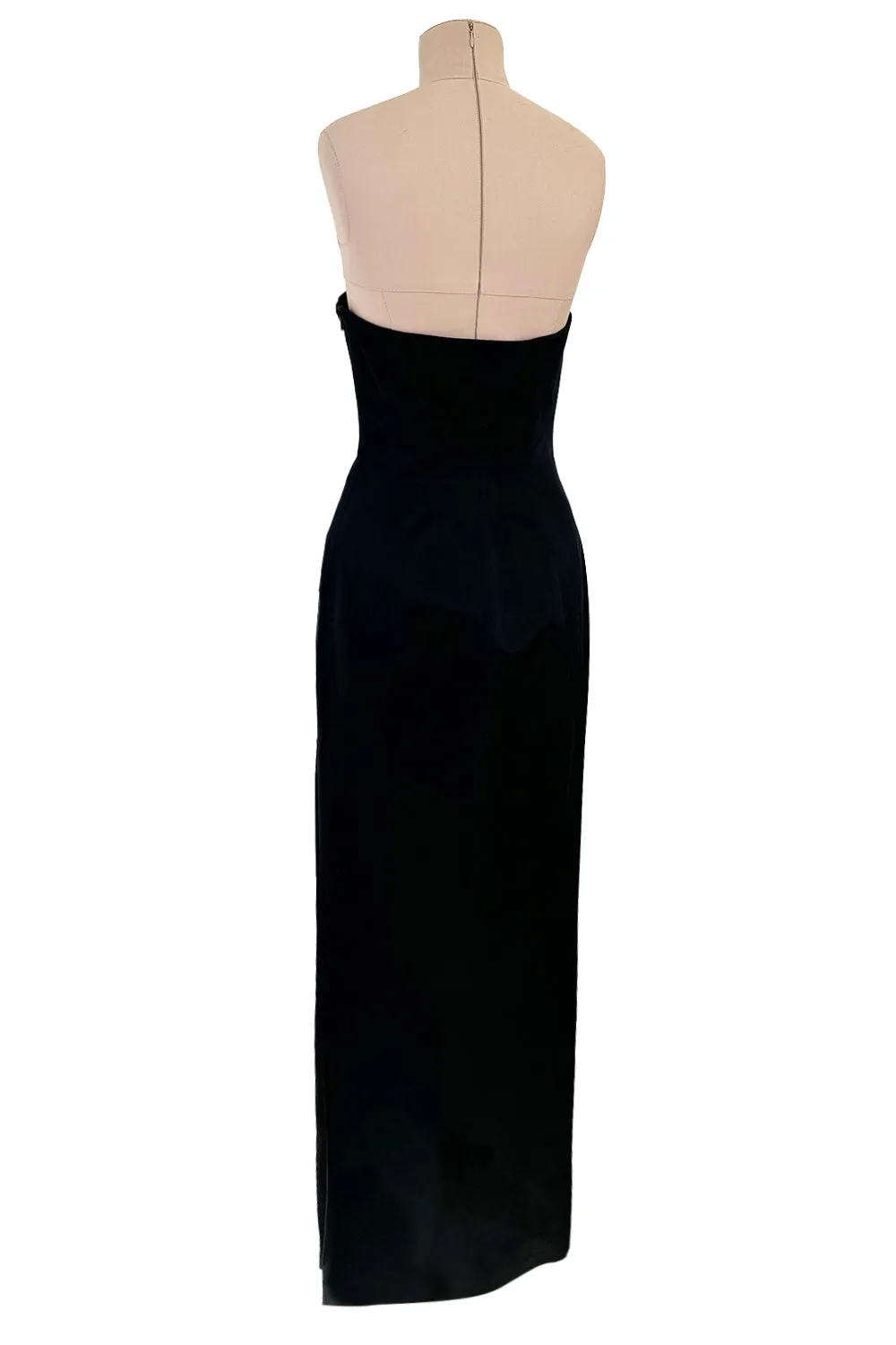 Perfectly Minimalist 1990s Richard Tyler Couture Sleek Sweetheart Neckline Strapless Black Silk Dress