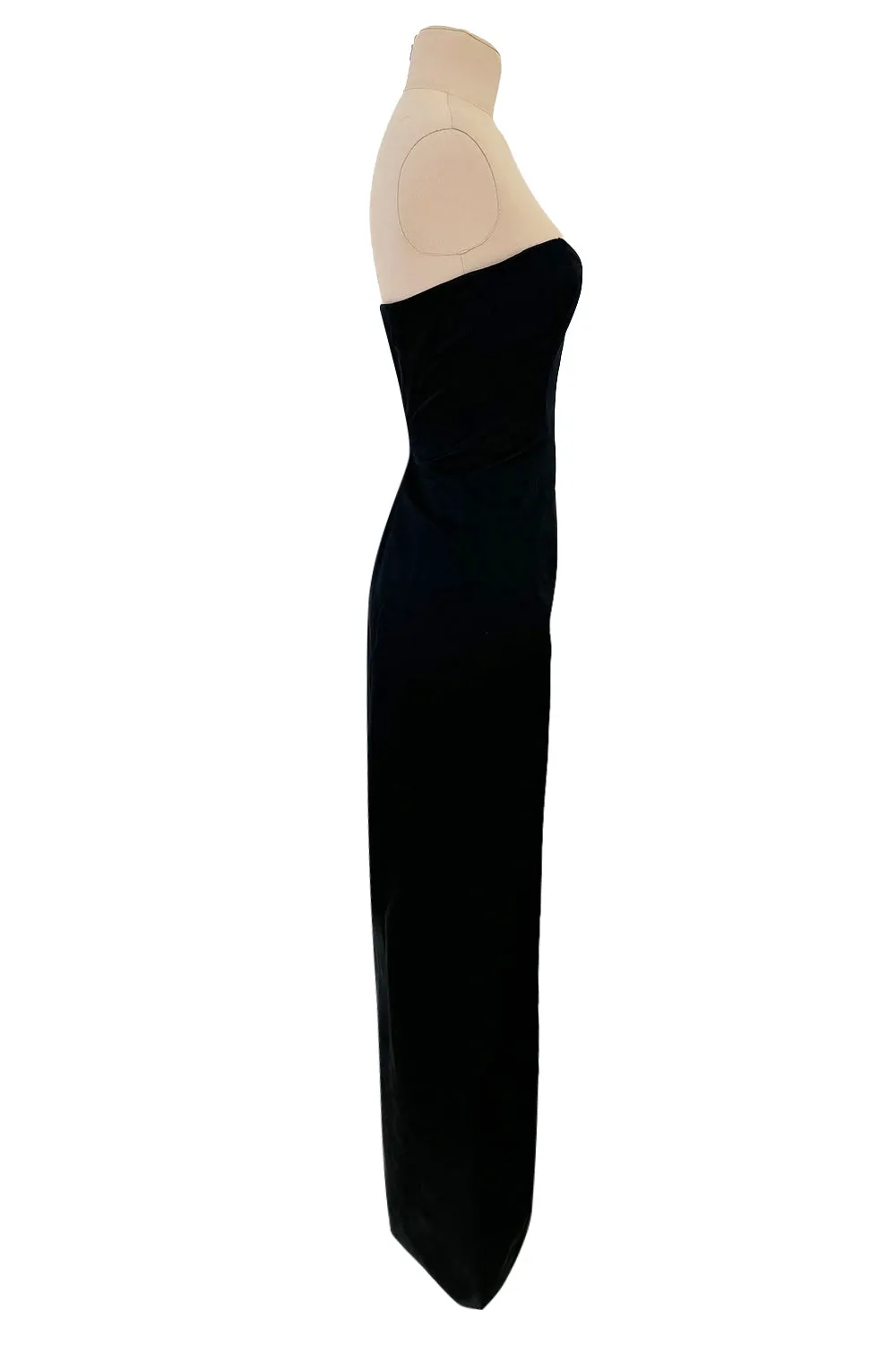Perfectly Minimalist 1990s Richard Tyler Couture Sleek Sweetheart Neckline Strapless Black Silk Dress