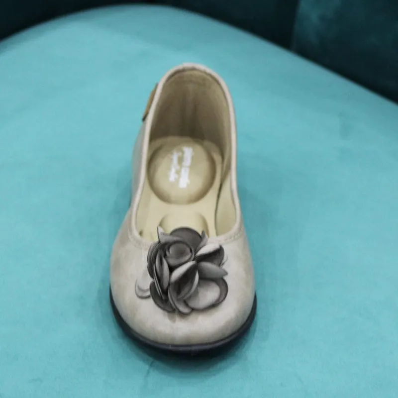 Pierre Cardin Paloma Flower Ladies Pumps Stone